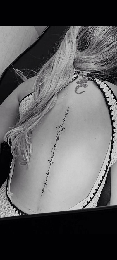Tatouage colonne